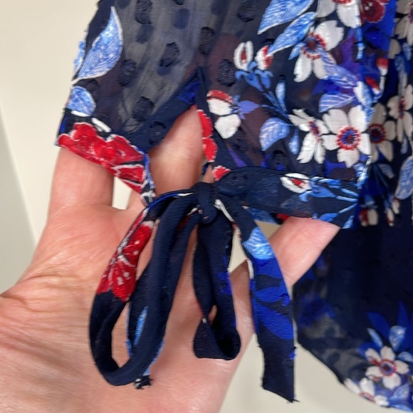 Blousology Floral Swiss Dot 3/4 Tie Sleeve Blouse
Navy Blue Box Pleat Neckline L - Picture 7 of 14